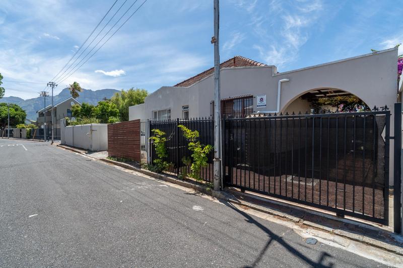 2 Bedroom Property for Sale in Harfield Village Western Cape